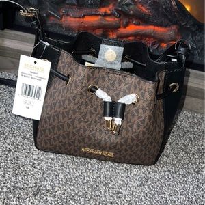 New Michael Kors small Phoebe bucket messenger